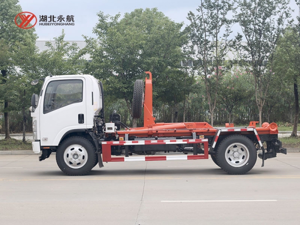 庆铃五十铃700P钩臂垃圾车