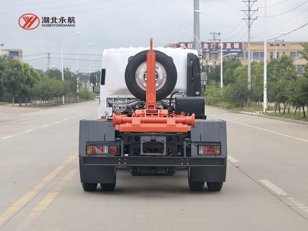 庆铃五十铃700P钩臂垃圾车