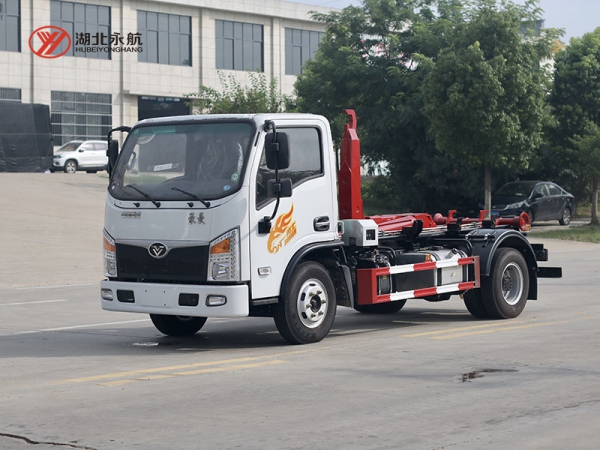 重汽豪曼钩臂垃圾车