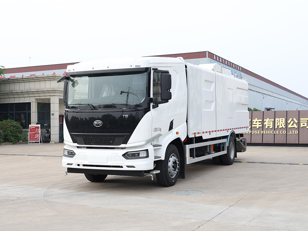比亚迪滚扫车