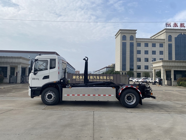 东风天锦18T电动钩臂车