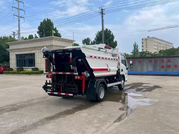 跃进纯电动自装卸垃圾车